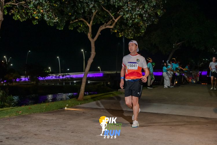 Race photo from PIK NITE RUN 2025