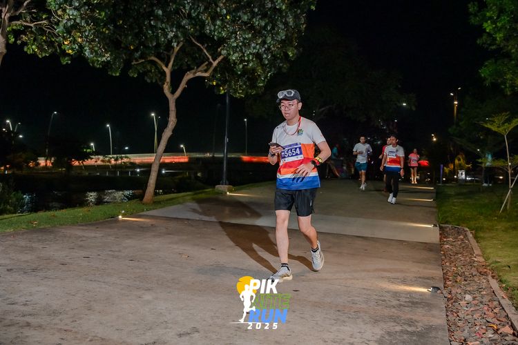 Race photo from PIK NITE RUN 2025