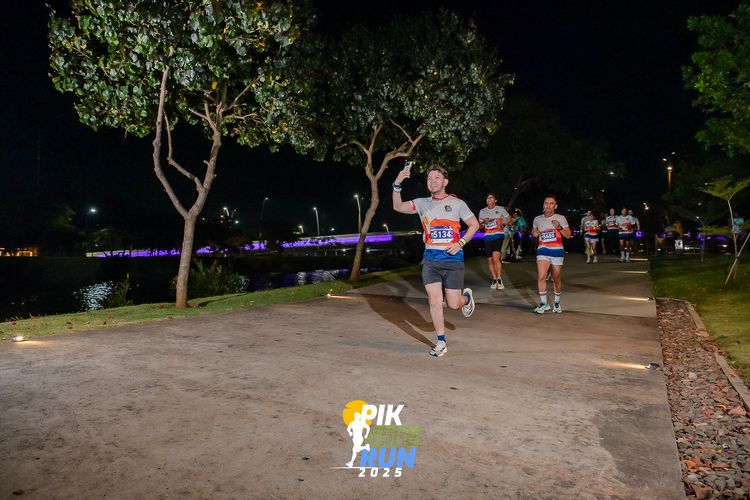 Race photo from PIK NITE RUN 2025