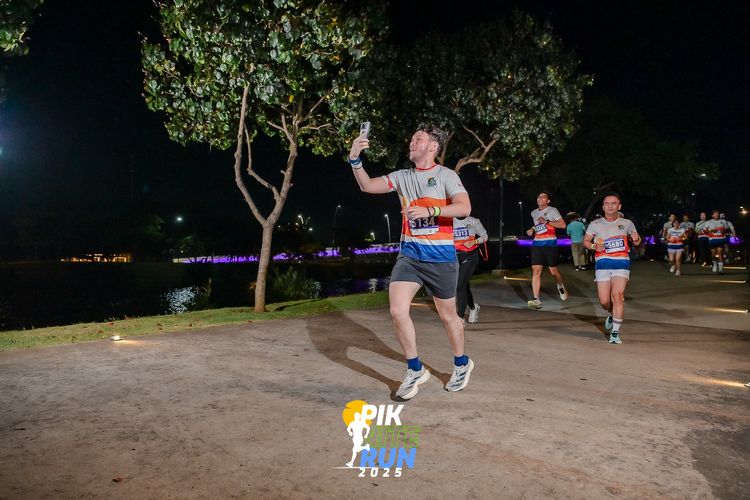 Race photo from PIK NITE RUN 2025