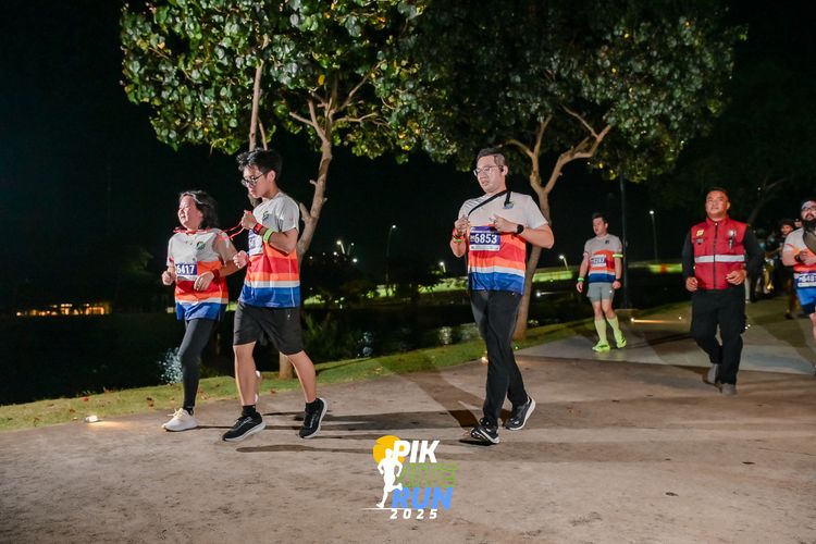 Race photo from PIK NITE RUN 2025