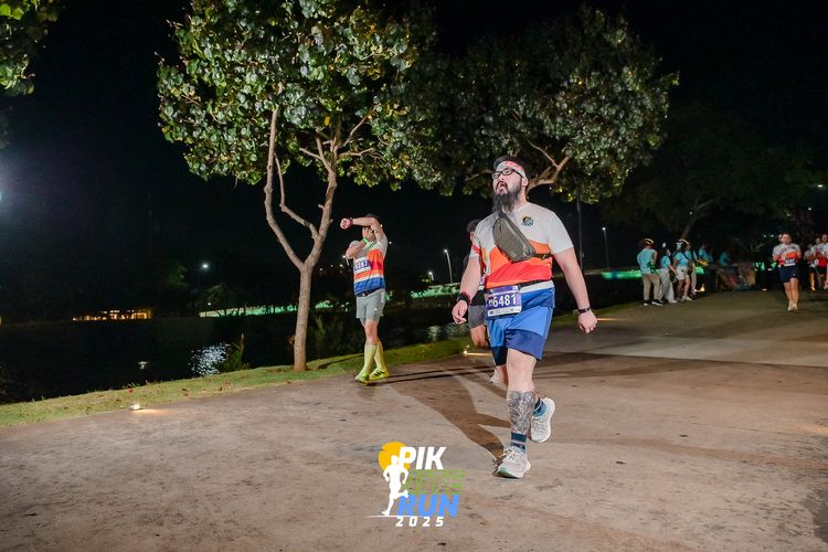Race photo from PIK NITE RUN 2025