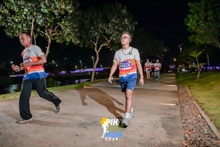 Race photo from PIK NITE RUN 2025