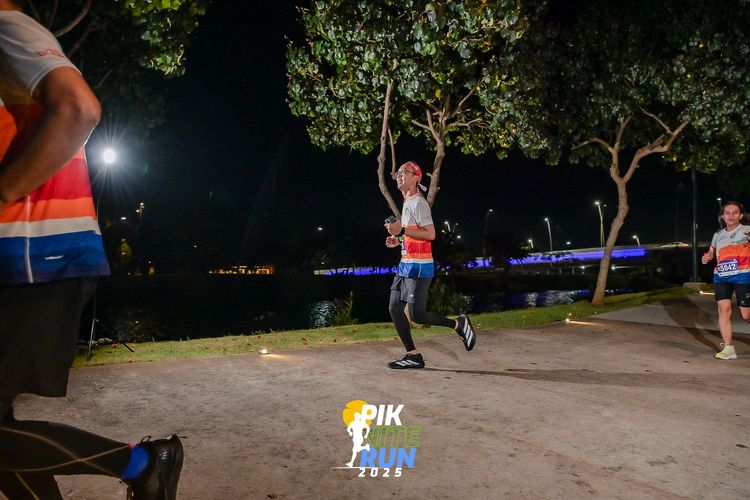 Race photo from PIK NITE RUN 2025