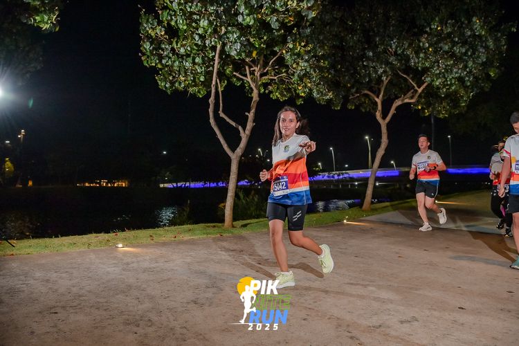 Race photo from PIK NITE RUN 2025