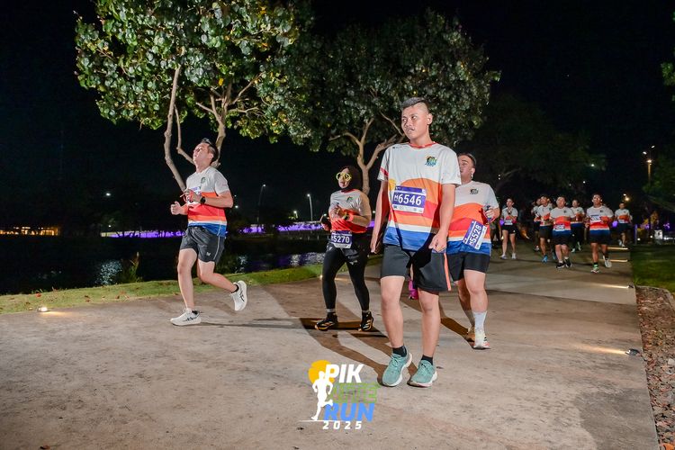 Race photo from PIK NITE RUN 2025