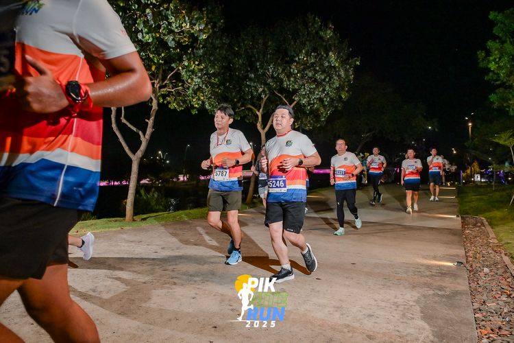 Race photo from PIK NITE RUN 2025