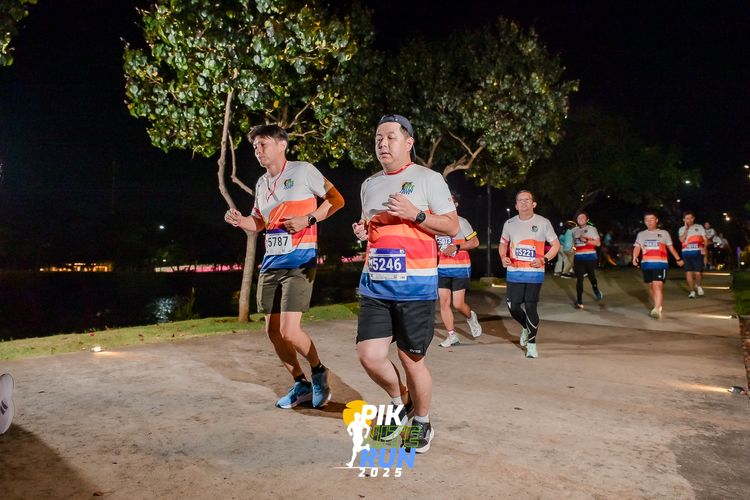 Race photo from PIK NITE RUN 2025