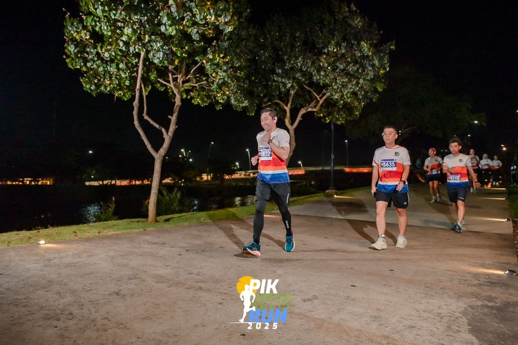 Race photo from PIK NITE RUN 2025