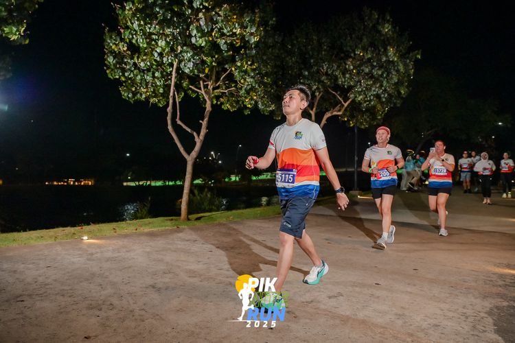 Race photo from PIK NITE RUN 2025