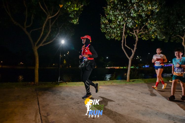 Race photo from PIK NITE RUN 2025