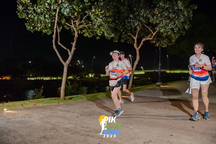 Race photo from PIK NITE RUN 2025