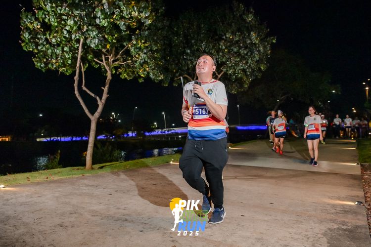 Race photo from PIK NITE RUN 2025