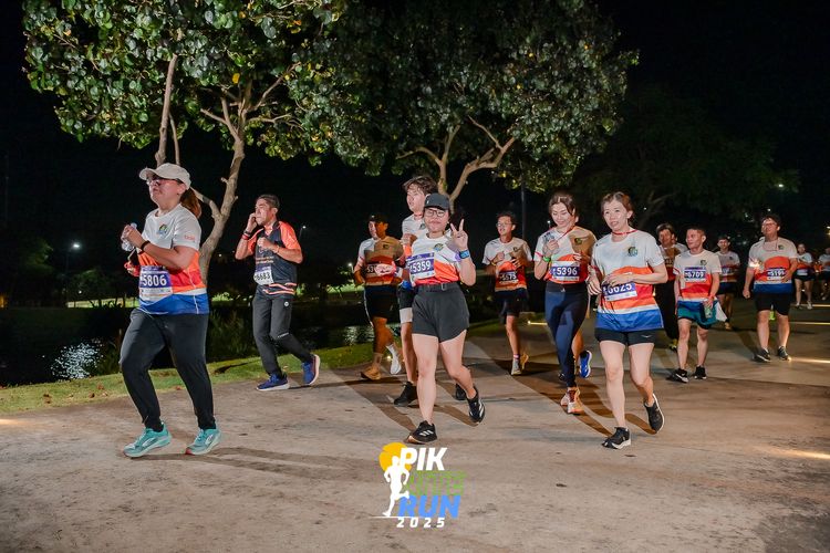 Race photo from PIK NITE RUN 2025