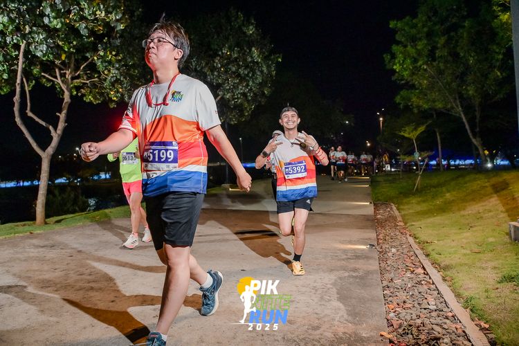 Race photo from PIK NITE RUN 2025