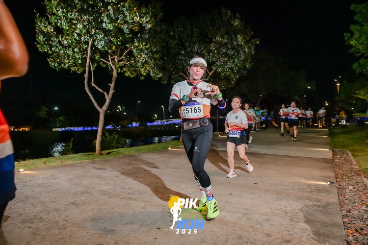 Race photo from PIK NITE RUN 2025