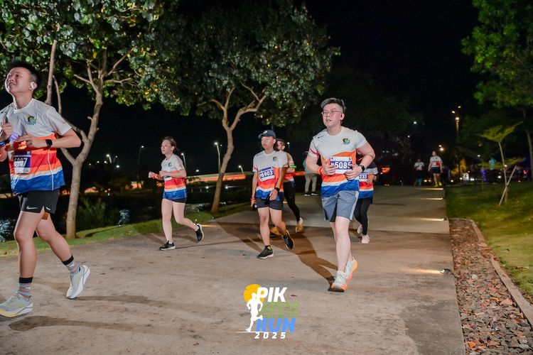 Race photo from PIK NITE RUN 2025