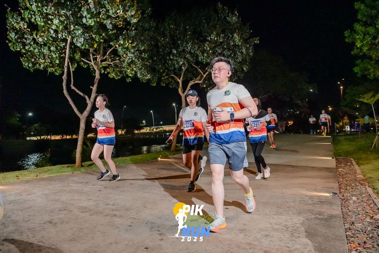 Race photo from PIK NITE RUN 2025