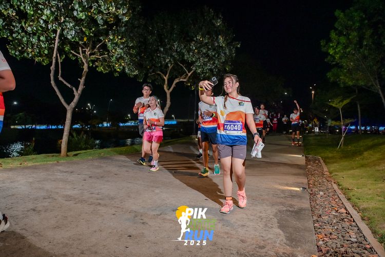 Race photo from PIK NITE RUN 2025