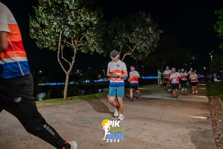 Race photo from PIK NITE RUN 2025