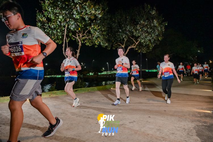 Race photo from PIK NITE RUN 2025