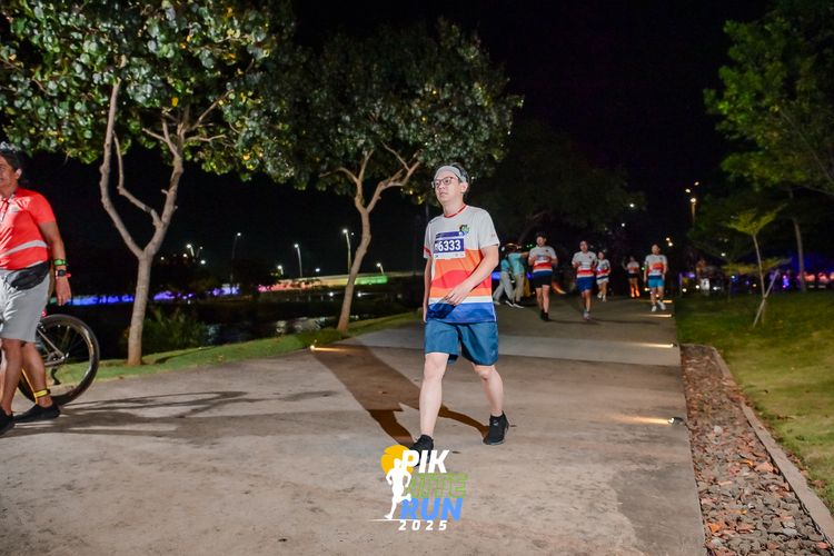Race photo from PIK NITE RUN 2025