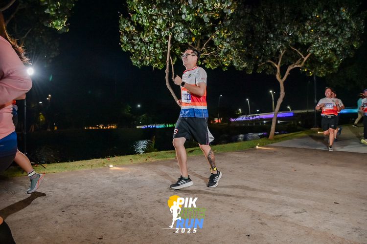 Race photo from PIK NITE RUN 2025