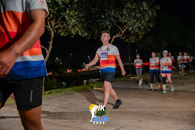 Race photo from PIK NITE RUN 2025