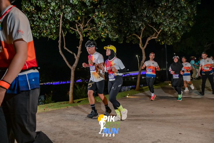 Race photo from PIK NITE RUN 2025