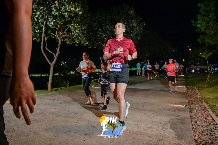 Race photo from PIK NITE RUN 2025