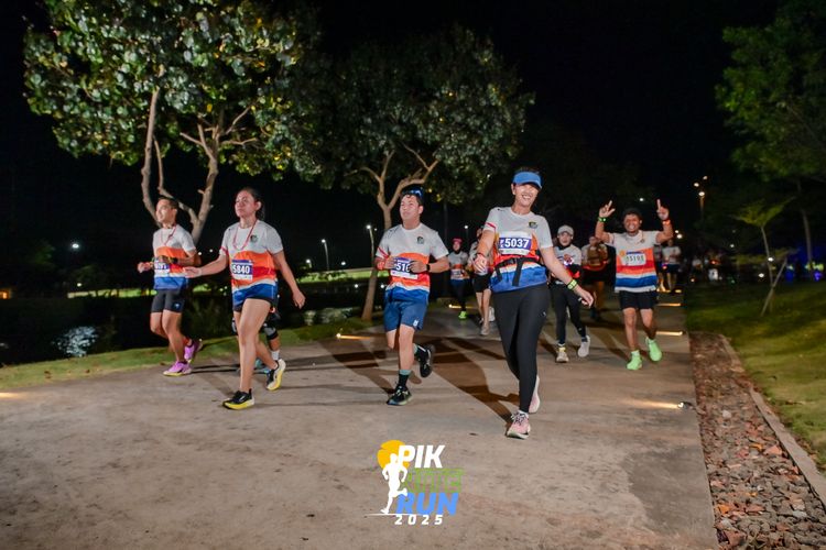 Race photo from PIK NITE RUN 2025