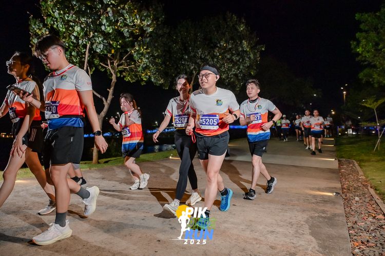Race photo from PIK NITE RUN 2025