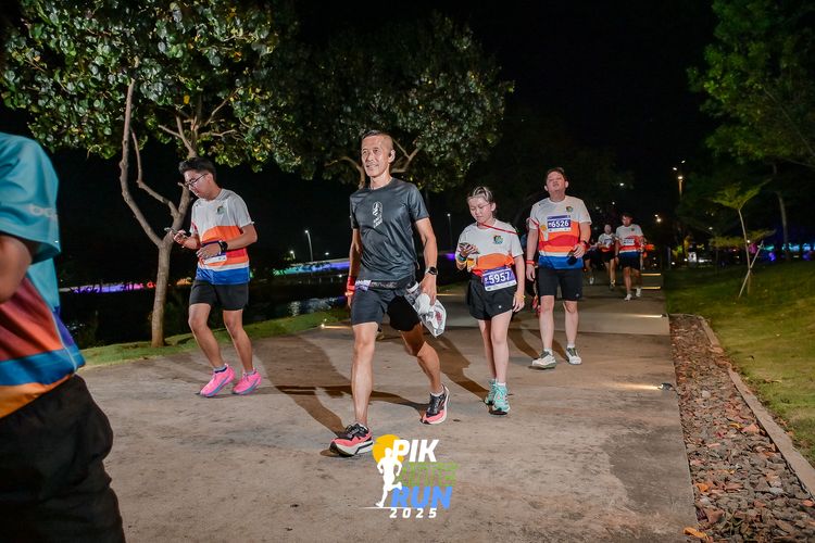 Race photo from PIK NITE RUN 2025