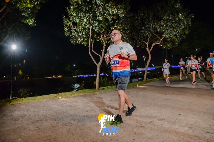 Race photo from PIK NITE RUN 2025