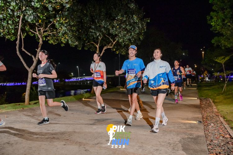 Race photo from PIK NITE RUN 2025
