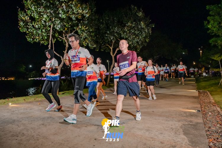 Race photo from PIK NITE RUN 2025
