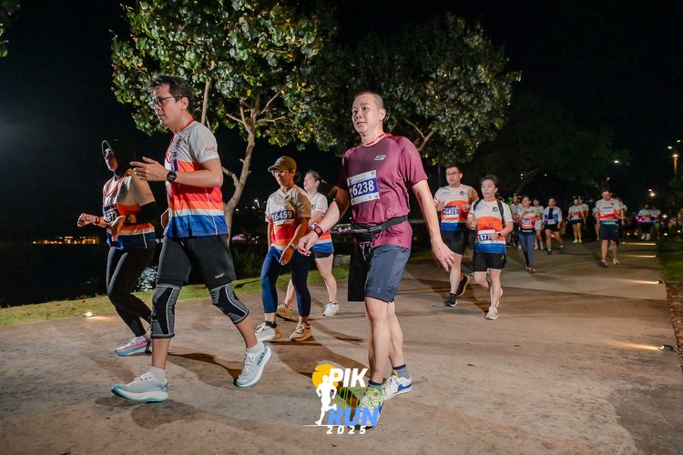Race photo from PIK NITE RUN 2025