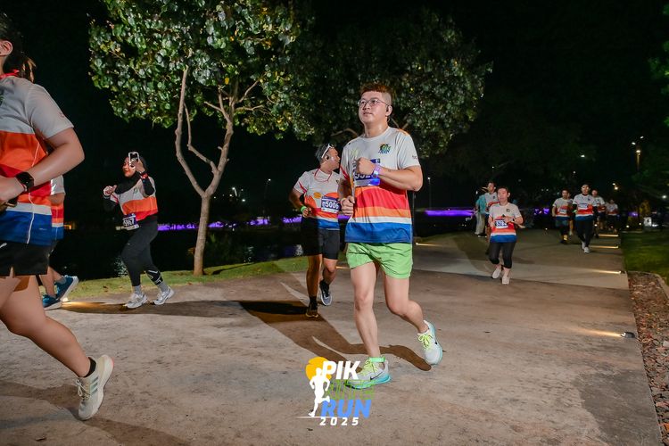 Race photo from PIK NITE RUN 2025