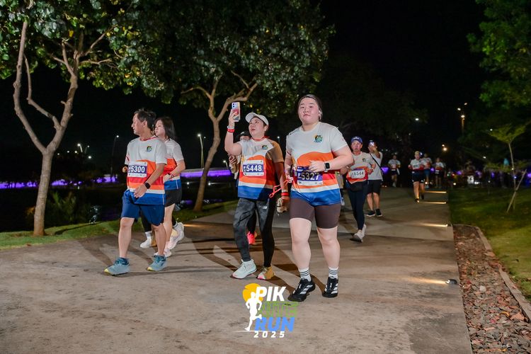 Race photo from PIK NITE RUN 2025