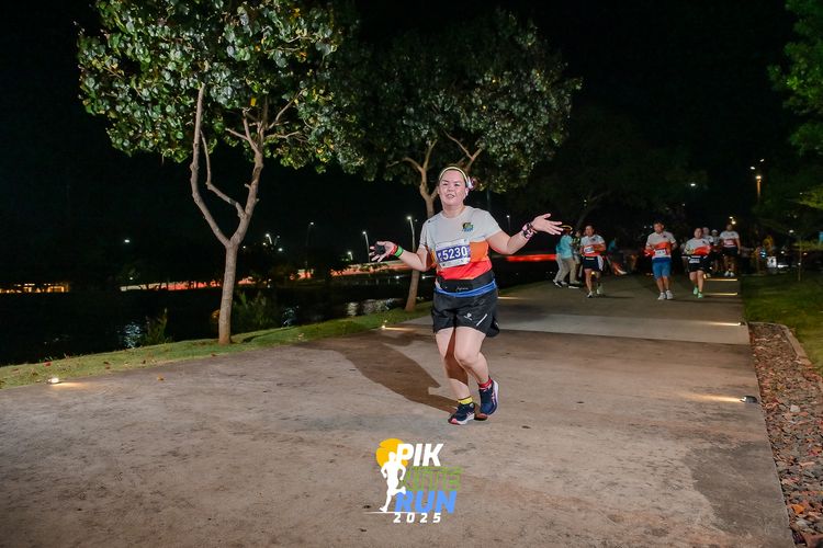 Race photo from PIK NITE RUN 2025