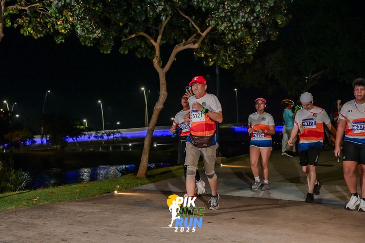 Race photo from PIK NITE RUN 2025