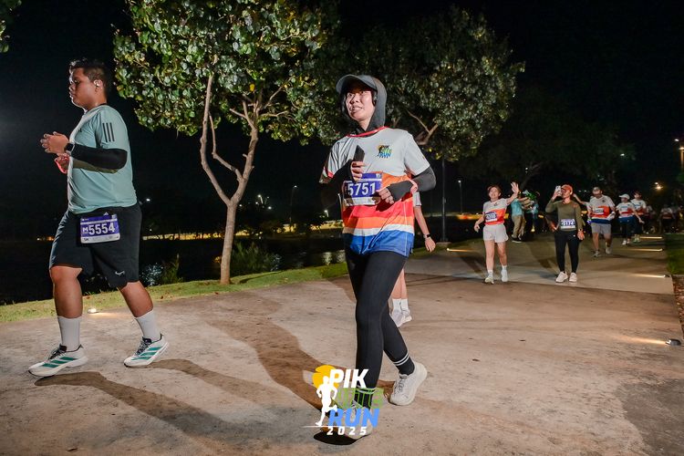 Race photo from PIK NITE RUN 2025