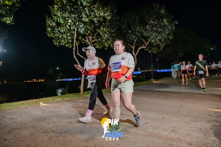 Race photo from PIK NITE RUN 2025