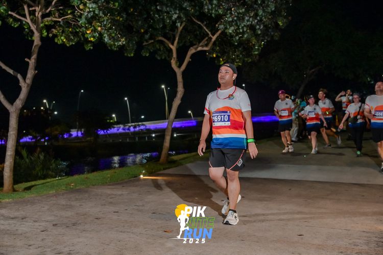 Race photo from PIK NITE RUN 2025