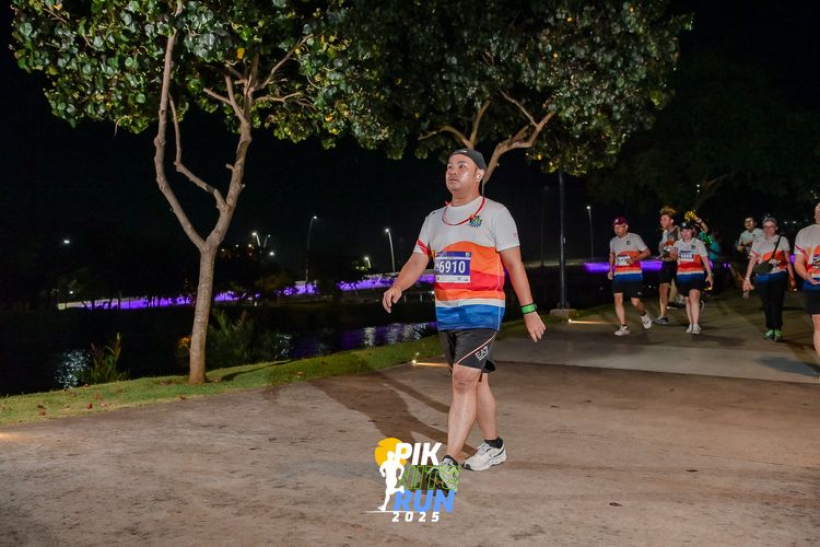 Race photo from PIK NITE RUN 2025