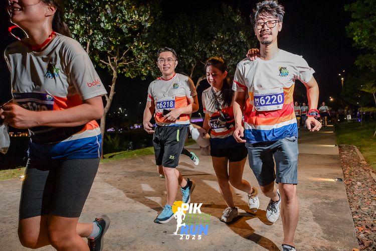 Race photo from PIK NITE RUN 2025