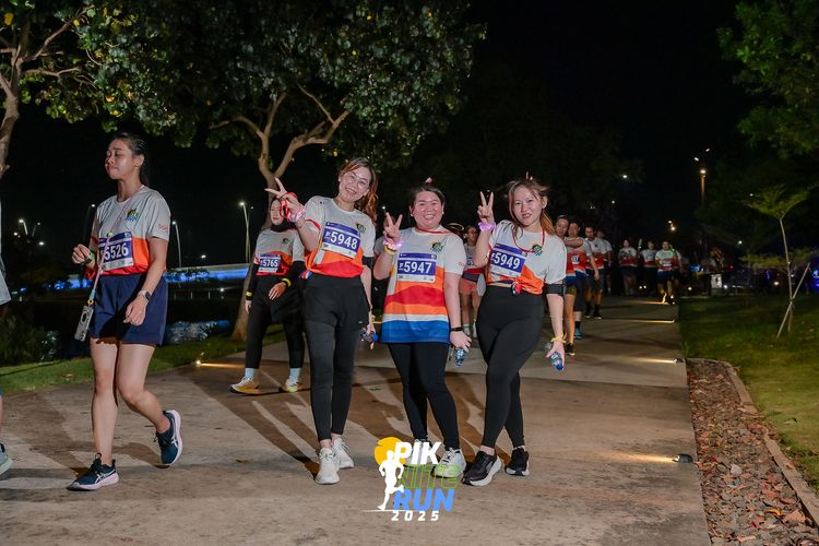 Race photo from PIK NITE RUN 2025
