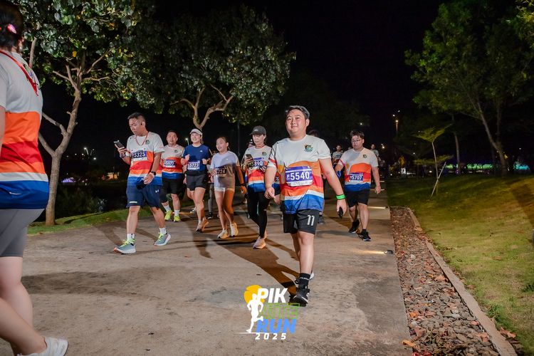 Race photo from PIK NITE RUN 2025