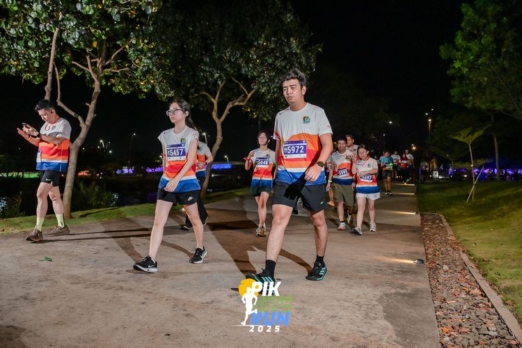 Race photo from PIK NITE RUN 2025