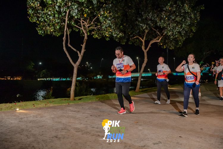 Race photo from PIK NITE RUN 2025